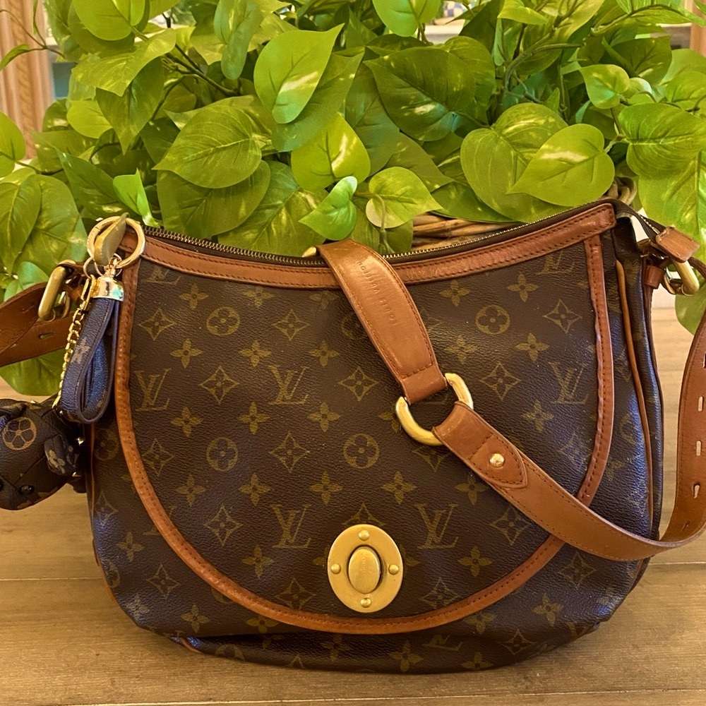 Louis Vuitton Toulum GM Shoulder or Crossbody monogram bag AUTHENTIC